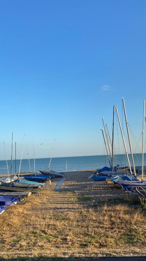 Bexhill Sea Stay Flat 2 Екстериор снимка